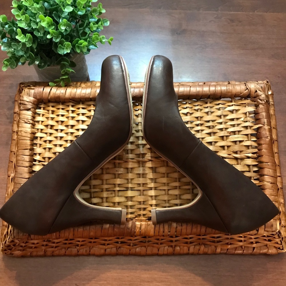 Classic Brown Heels - Like new! - Picture 5 of 5